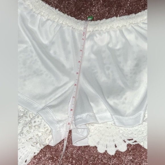 NW 3 pieces knitted embroidered Set, cardigan, bra & shorts beach Set,Vacations - Picture 13 of 13